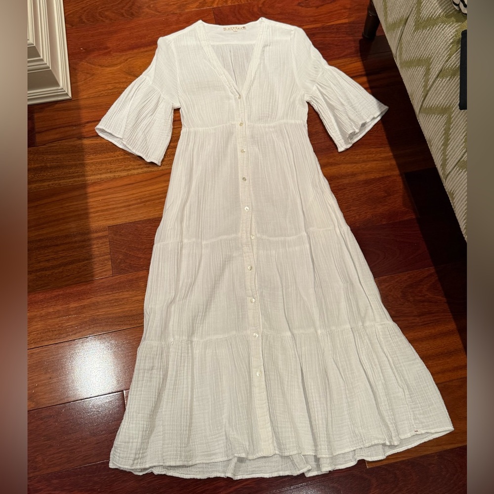 XiRENA White Long Sleeve Maxi Dress